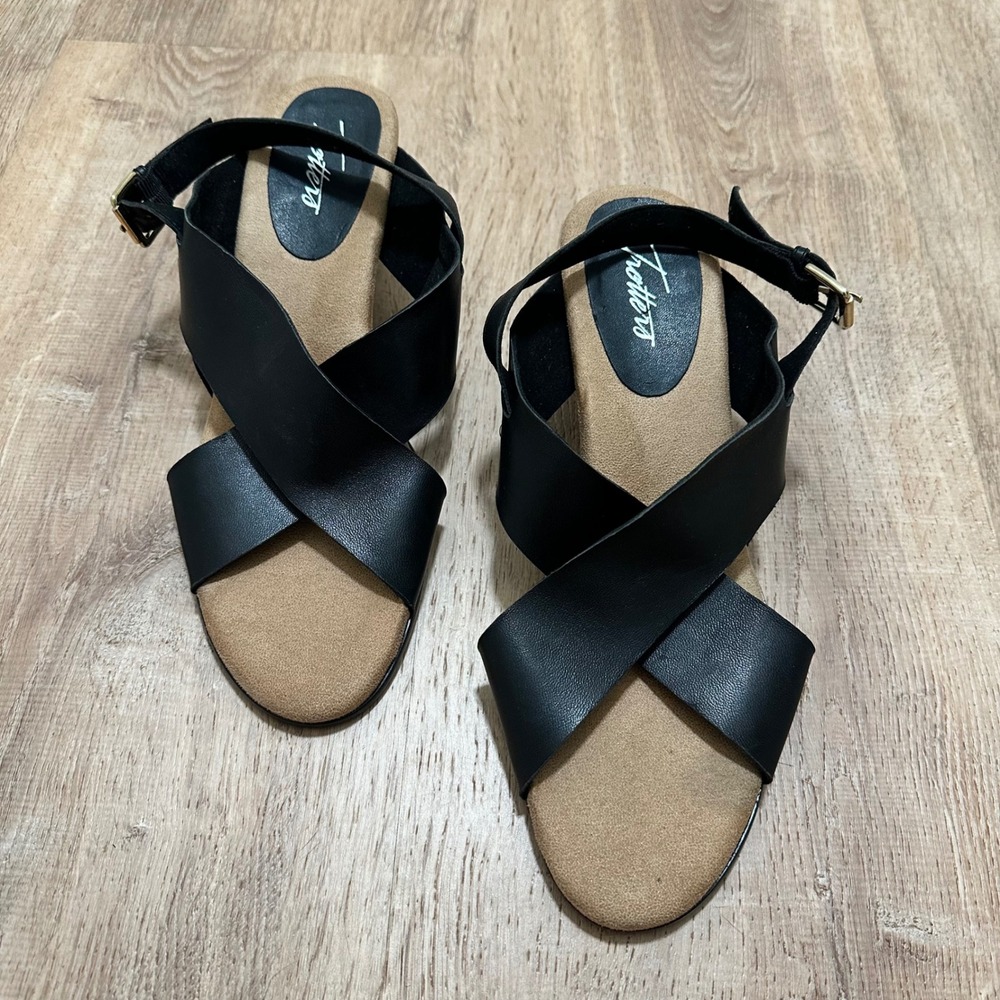 Trotters | Women's Black Leather Criss Cross Block Heel Sandals, Size 9.5M - Picture 2 of 8